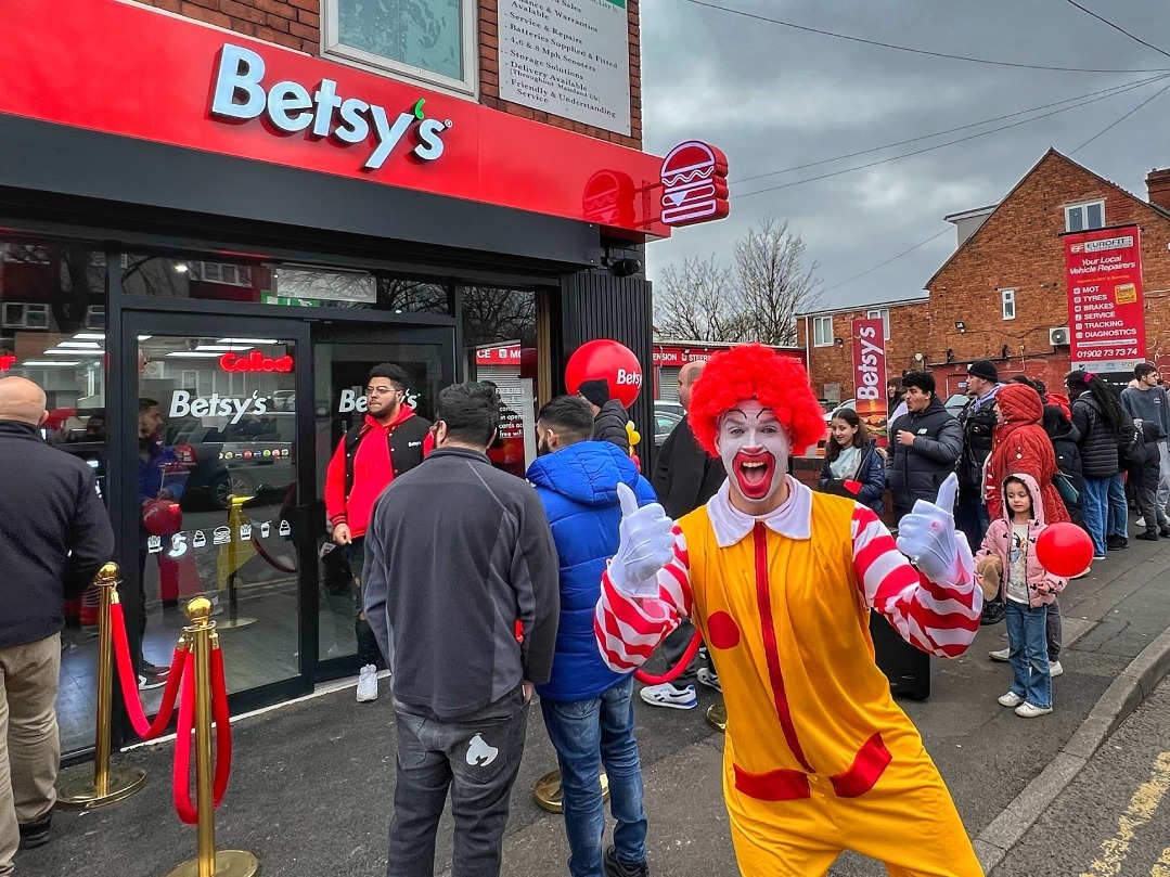 Join the Burger Craze: Betsy's Burgers Breaks Records at Grand Opening Event!