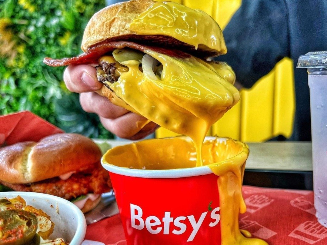 Best Smash Burger Recipe: Next-Level Burgers Betsy's Style!